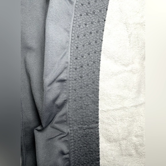 Fabletics Eco Sync High-Waisted 7/8 Legging, size L - Picture 4 of 9